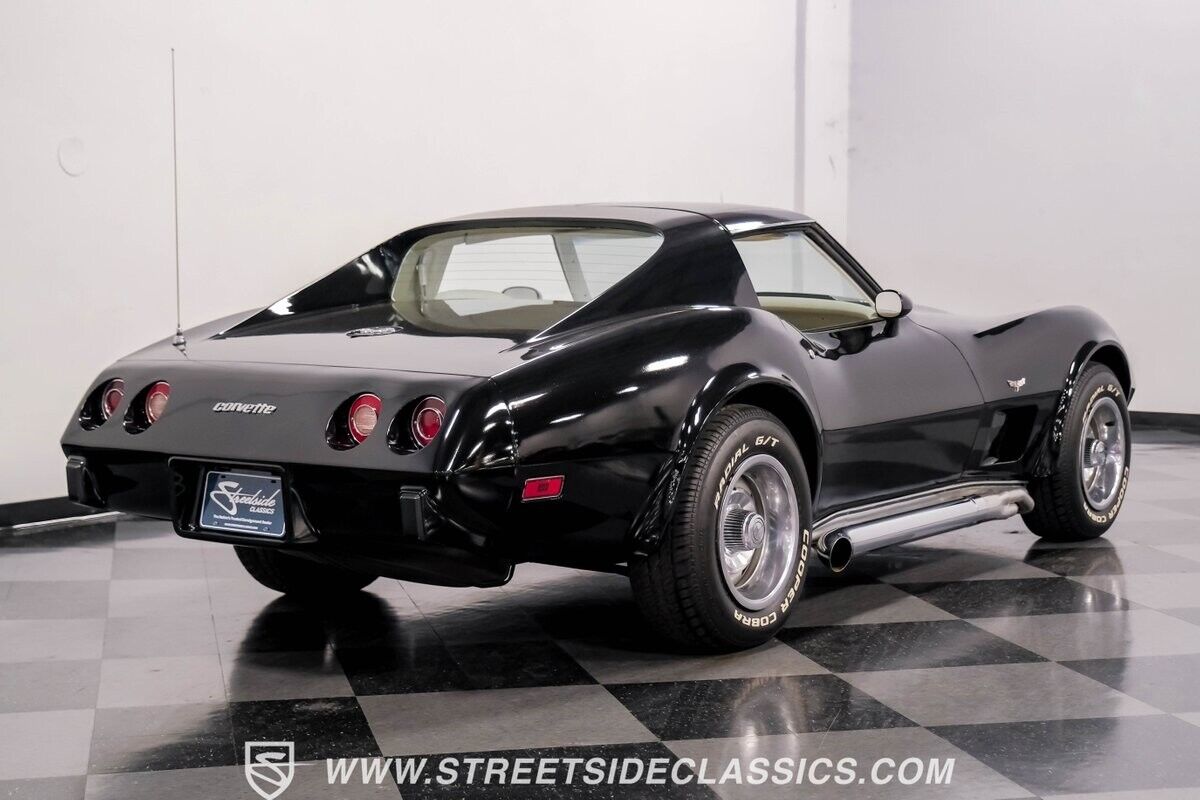 Chevrolet-Corvette-Coupe-1977-11