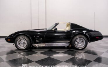 Chevrolet-Corvette-Coupe-1977-2