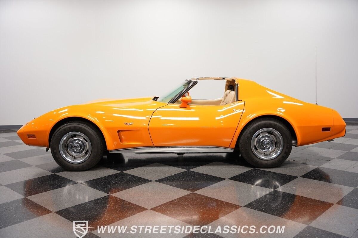 Chevrolet-Corvette-Coupe-1977-2