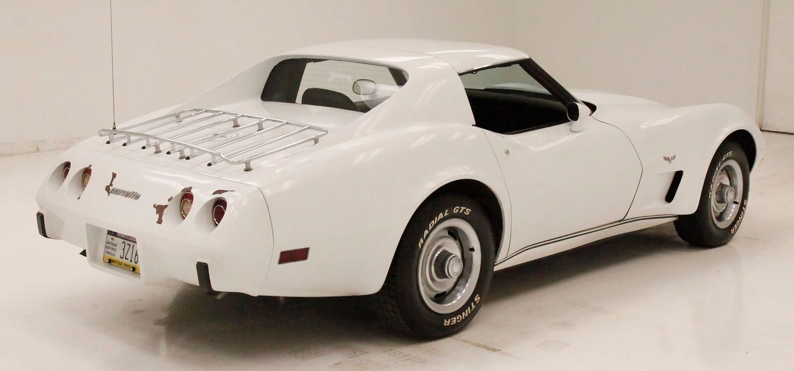 Chevrolet-Corvette-Coupe-1977-3