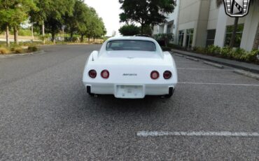 Chevrolet-Corvette-Coupe-1977-4