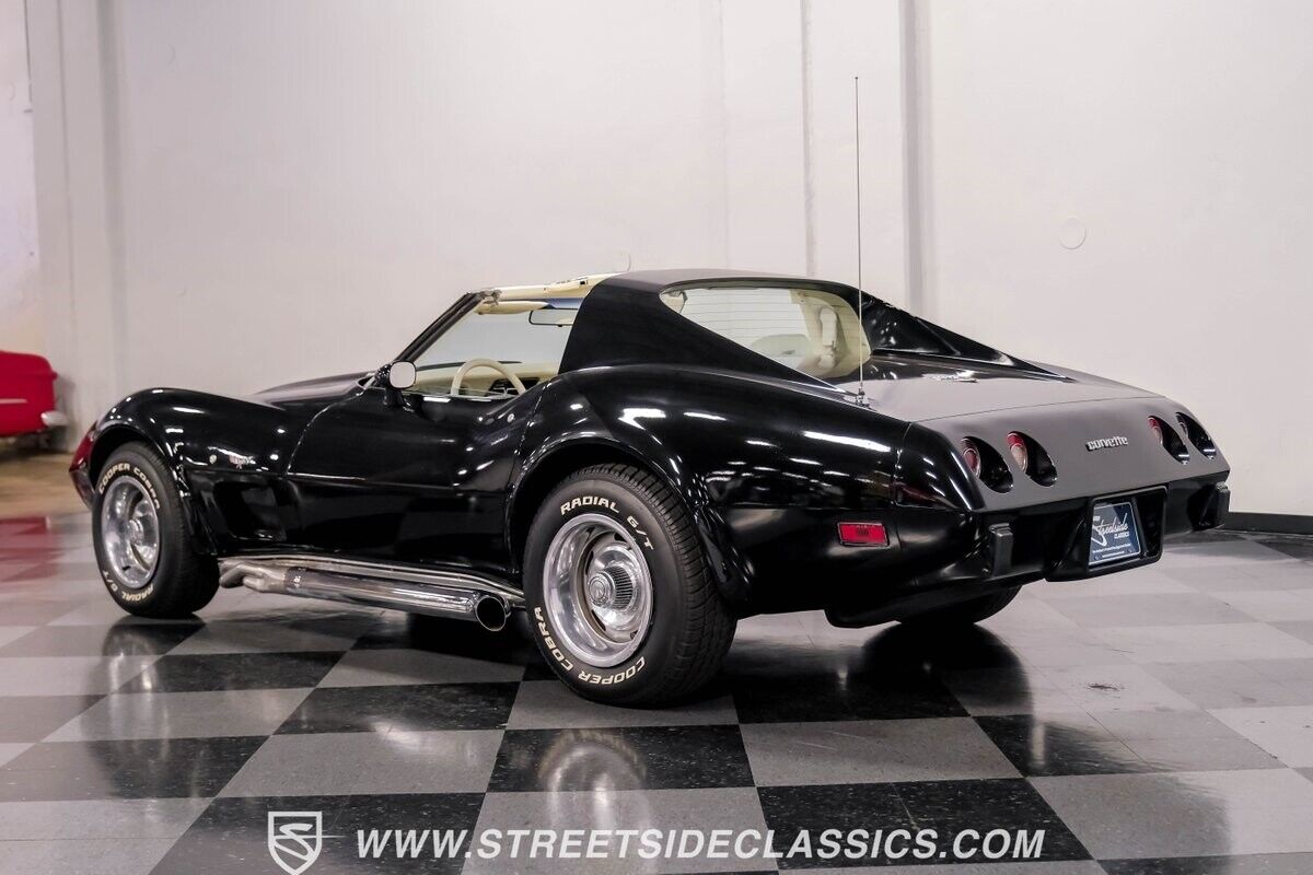 Chevrolet-Corvette-Coupe-1977-7