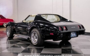 Chevrolet-Corvette-Coupe-1977-8