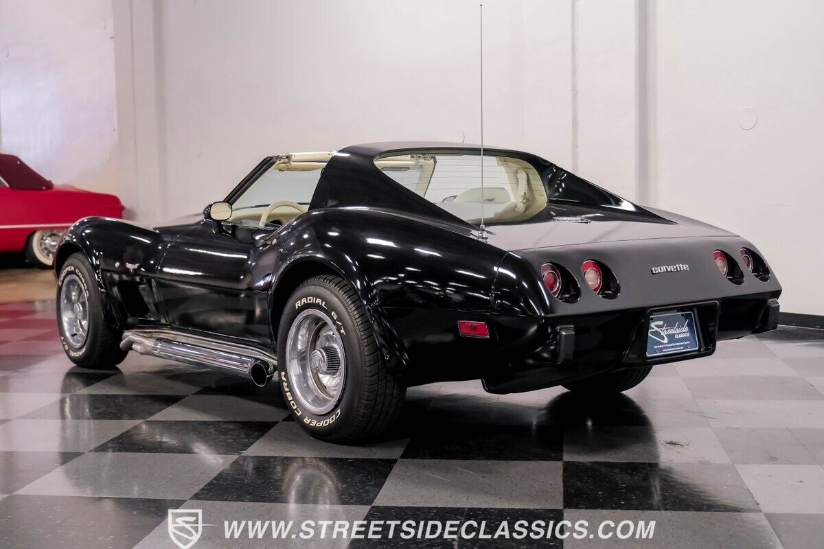 Chevrolet-Corvette-Coupe-1977-8