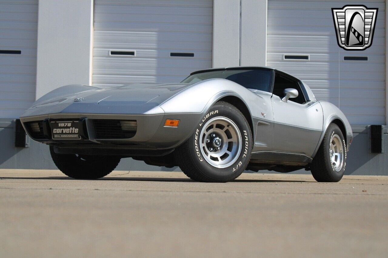 Chevrolet-Corvette-Coupe-1978-3