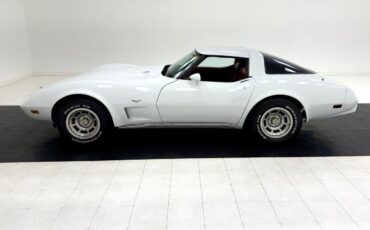 Chevrolet-Corvette-Coupe-1979-1