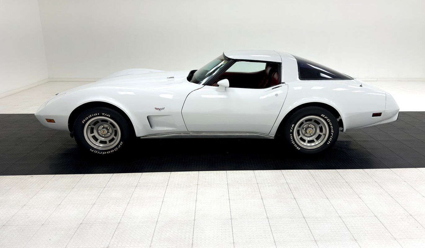 Chevrolet-Corvette-Coupe-1979-1