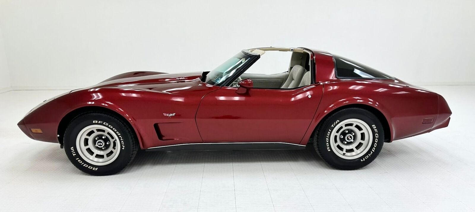 Chevrolet-Corvette-Coupe-1979-2