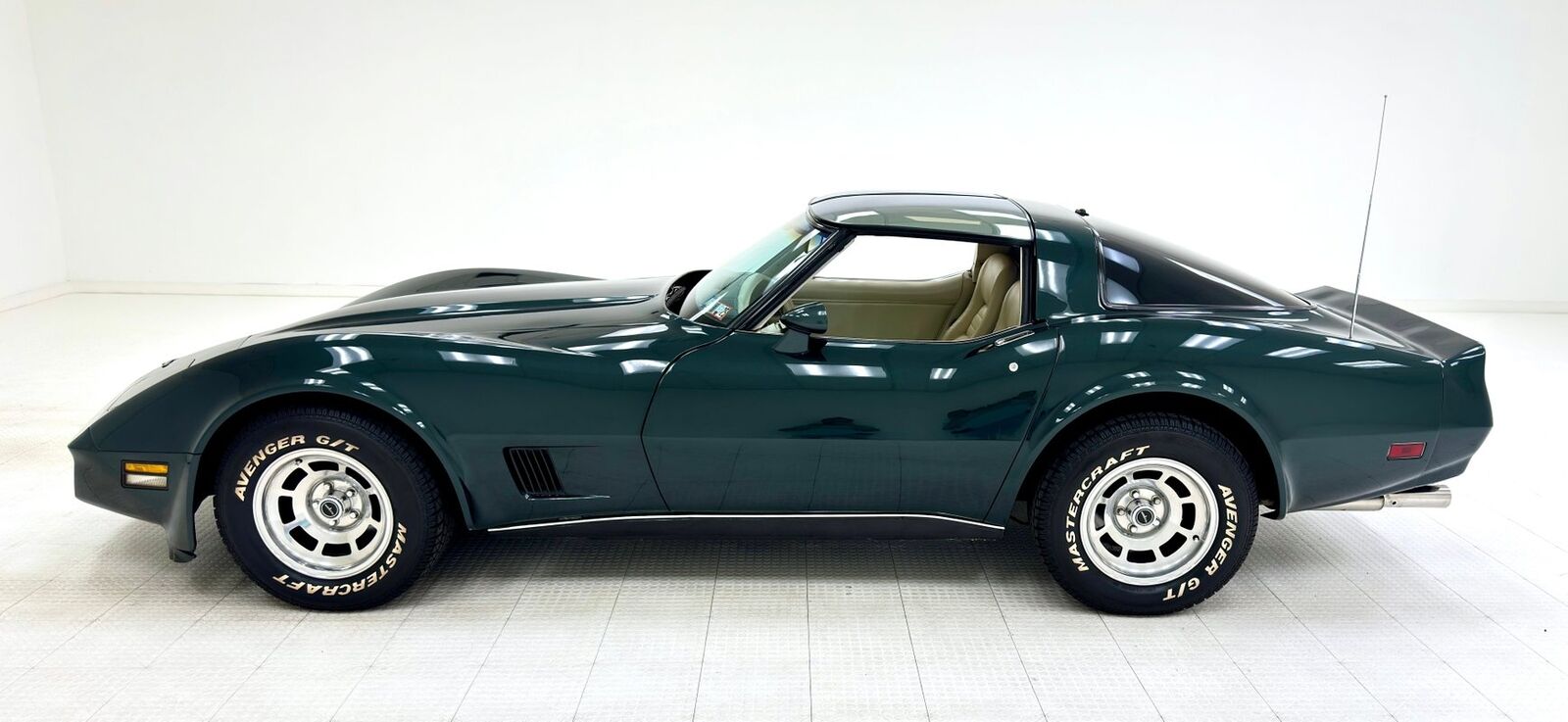 Chevrolet-Corvette-Coupe-1980-1