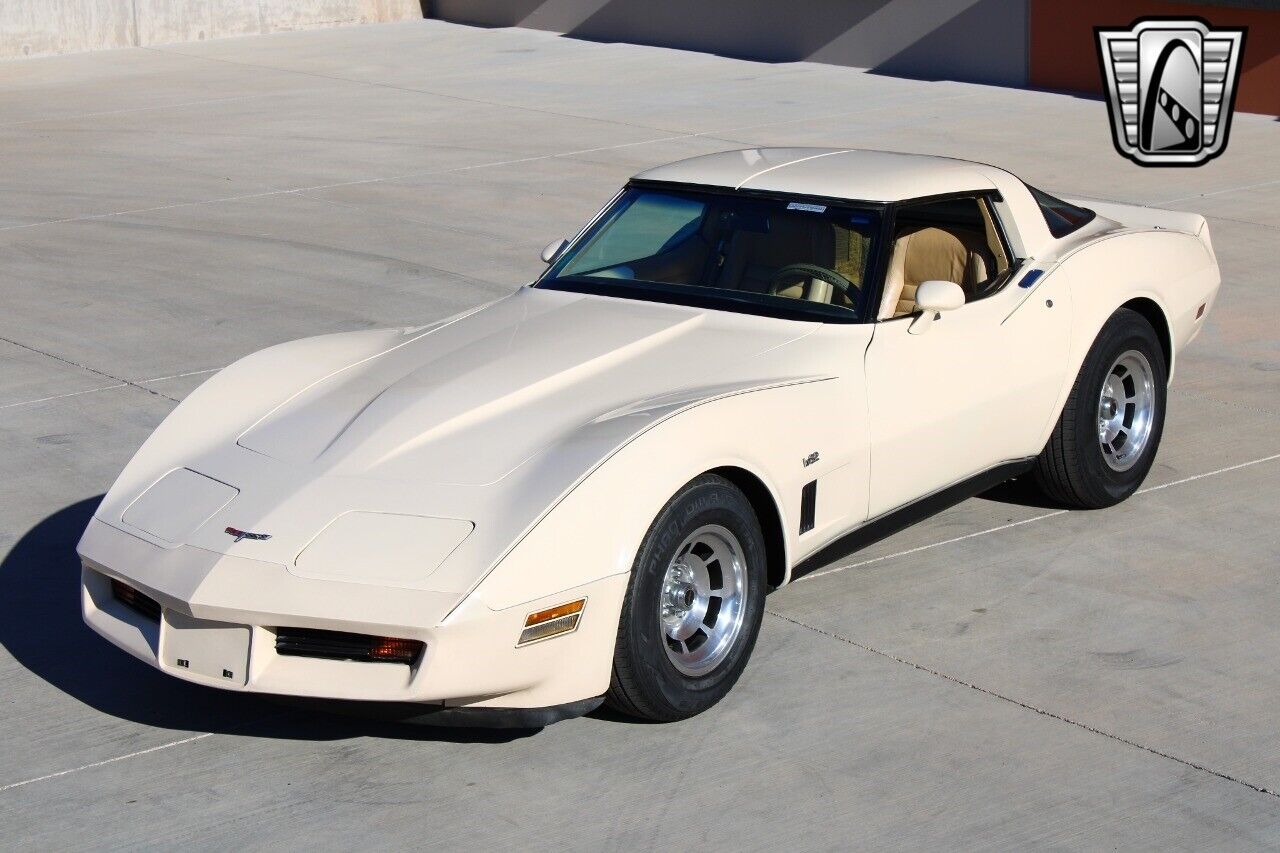 Chevrolet-Corvette-Coupe-1980-11