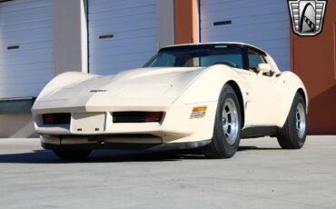 Chevrolet-Corvette-Coupe-1980-4