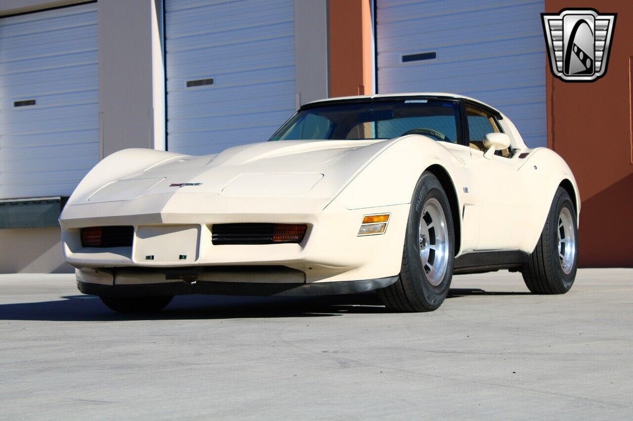 Chevrolet-Corvette-Coupe-1980-4