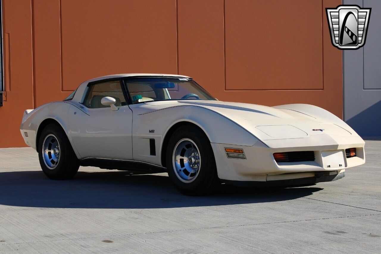 Chevrolet-Corvette-Coupe-1980-8