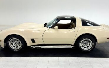 Chevrolet-Corvette-Coupe-1981-1