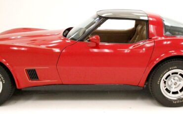 Chevrolet-Corvette-Coupe-1981-1