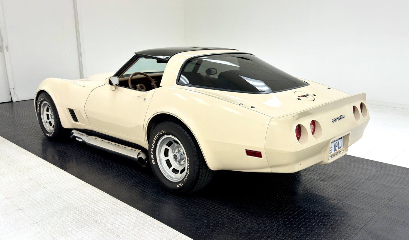 Chevrolet-Corvette-Coupe-1981-3