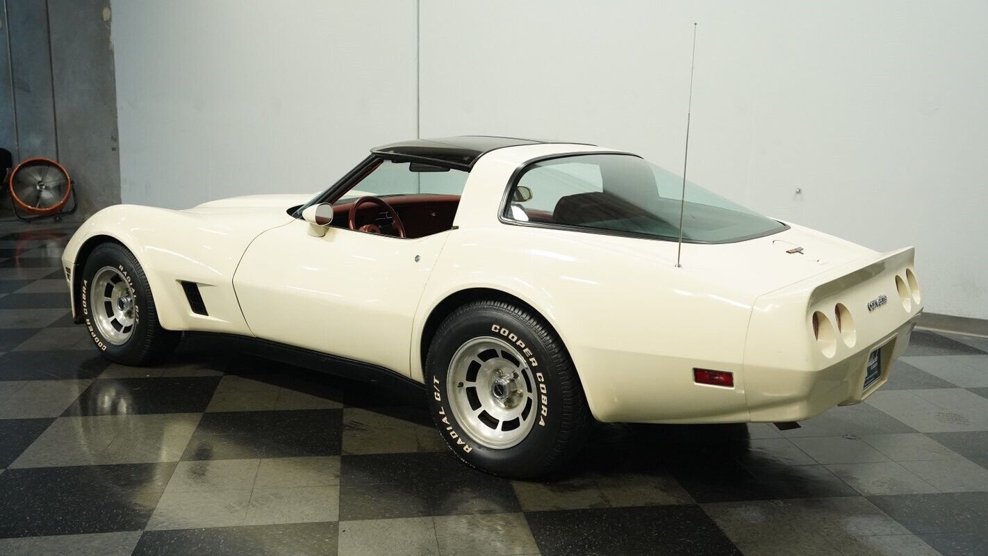 Chevrolet-Corvette-Coupe-1981-7