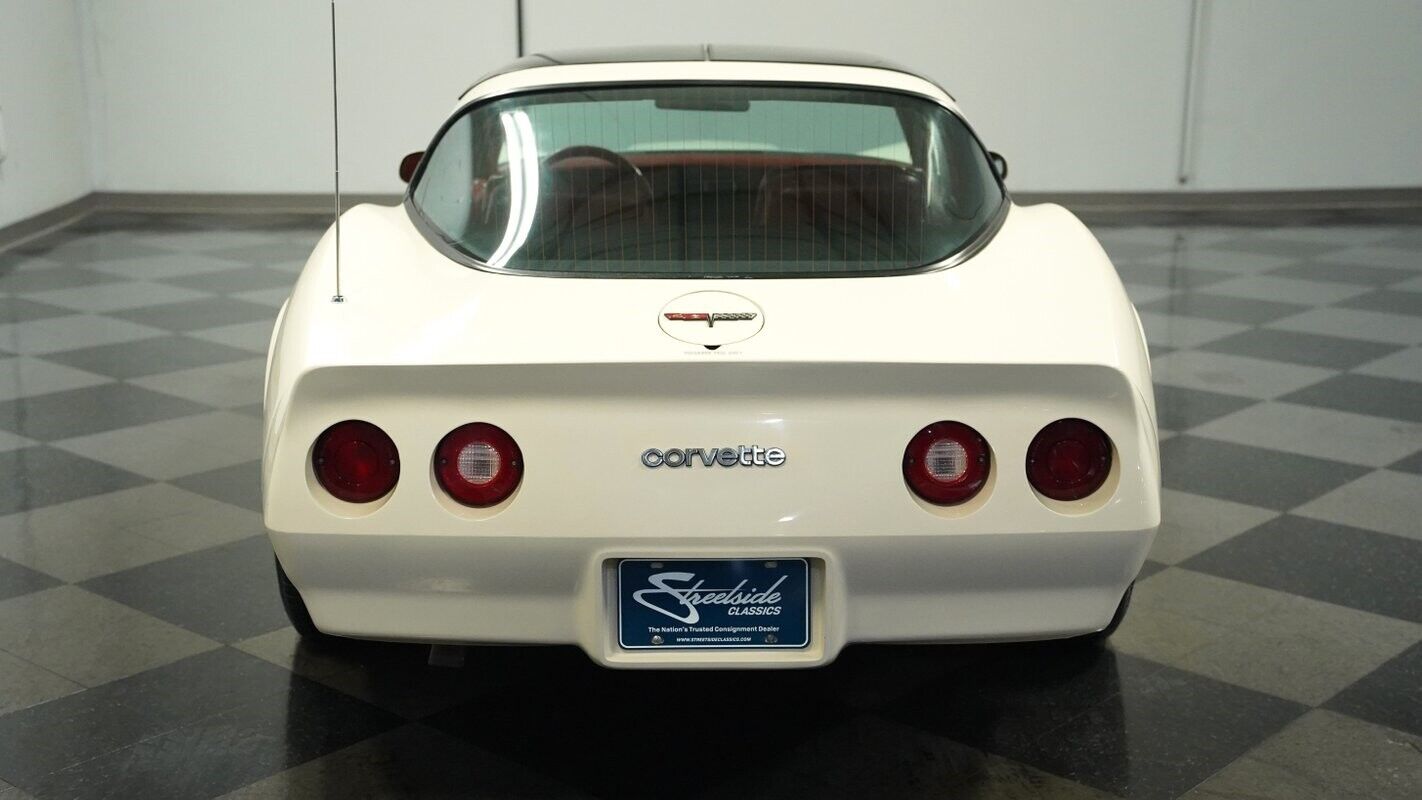 Chevrolet-Corvette-Coupe-1981-9