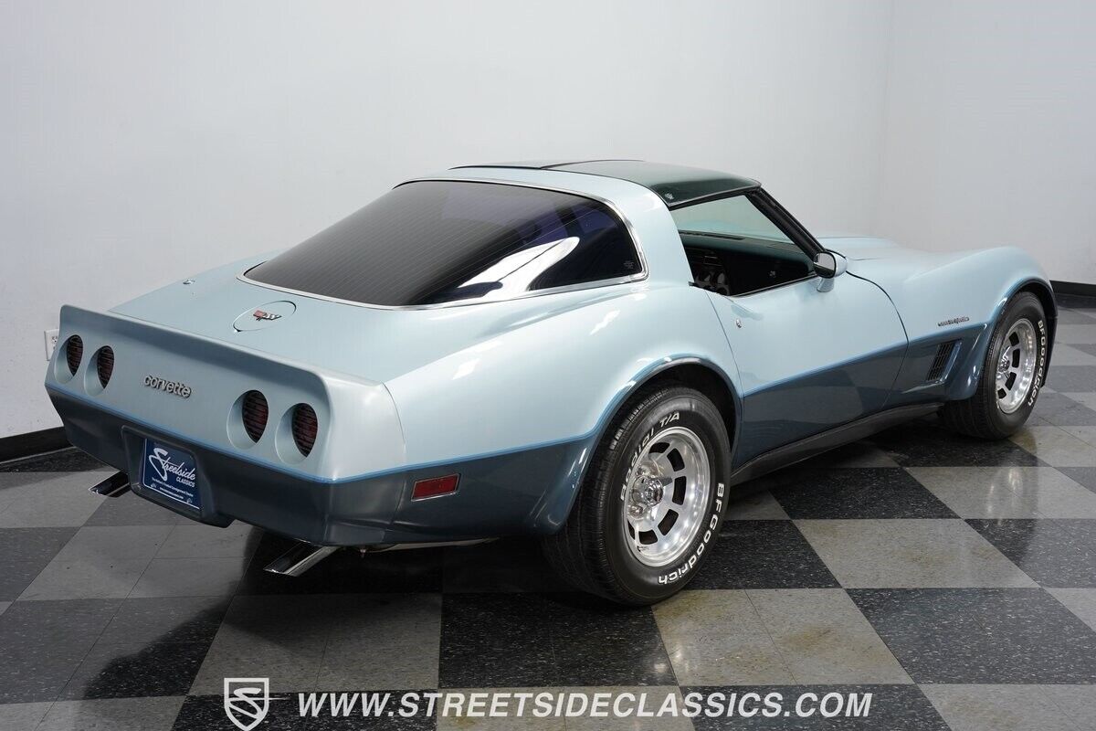 Chevrolet-Corvette-Coupe-1982-10