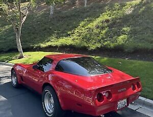 Chevrolet-Corvette-Coupe-1982-10