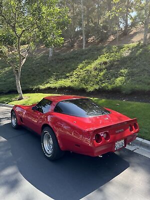 Chevrolet-Corvette-Coupe-1982-10