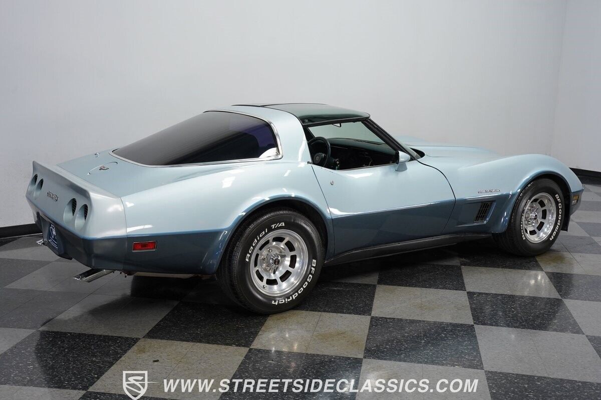 Chevrolet-Corvette-Coupe-1982-11