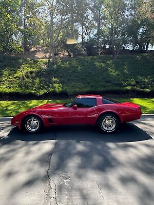 Chevrolet-Corvette-Coupe-1982-12