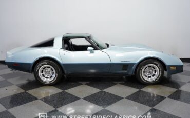 Chevrolet-Corvette-Coupe-1982-12