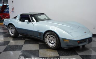 Chevrolet-Corvette-Coupe-1982-13