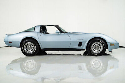 Chevrolet-Corvette-Coupe-1982-14