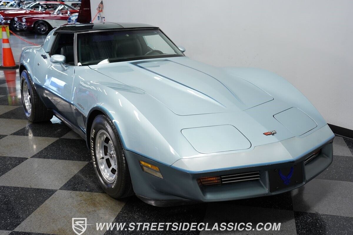 Chevrolet-Corvette-Coupe-1982-14