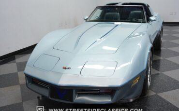 Chevrolet-Corvette-Coupe-1982-16