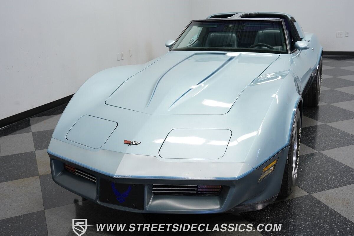 Chevrolet-Corvette-Coupe-1982-16