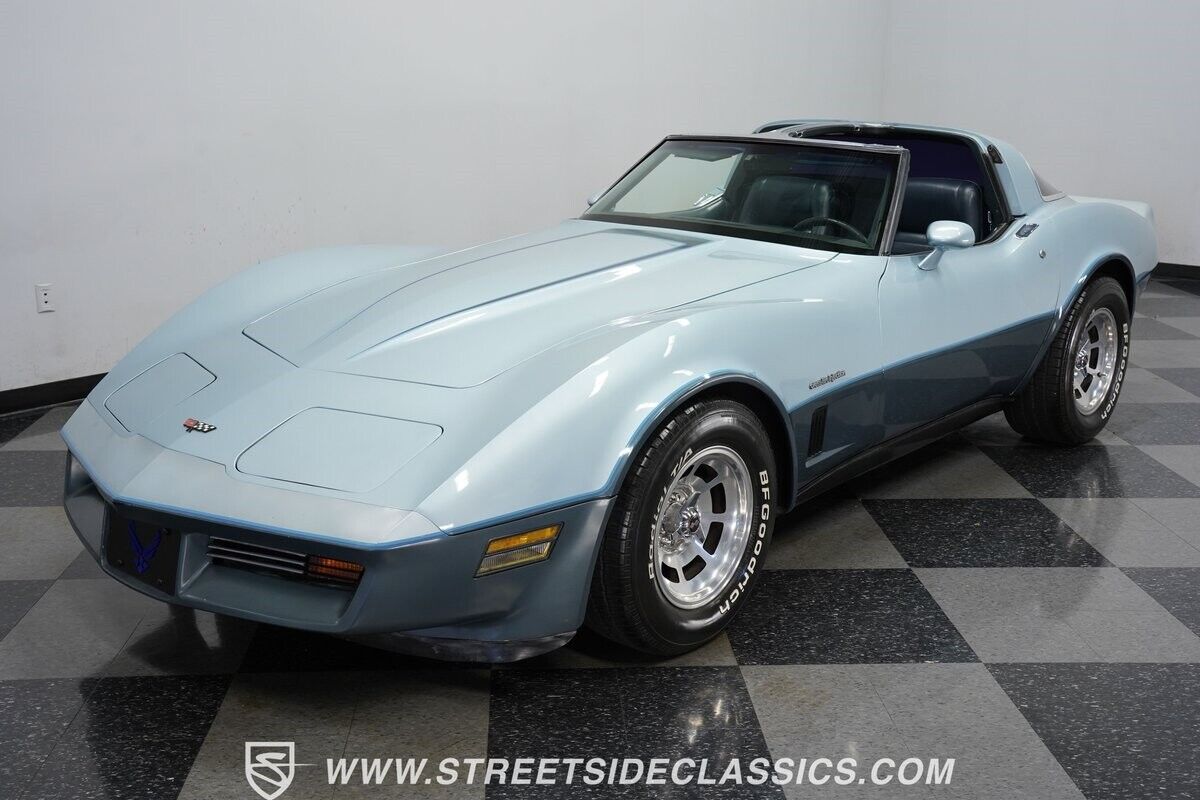 Chevrolet-Corvette-Coupe-1982-17