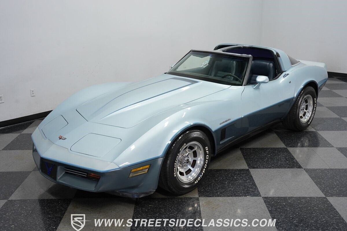 Chevrolet-Corvette-Coupe-1982-18