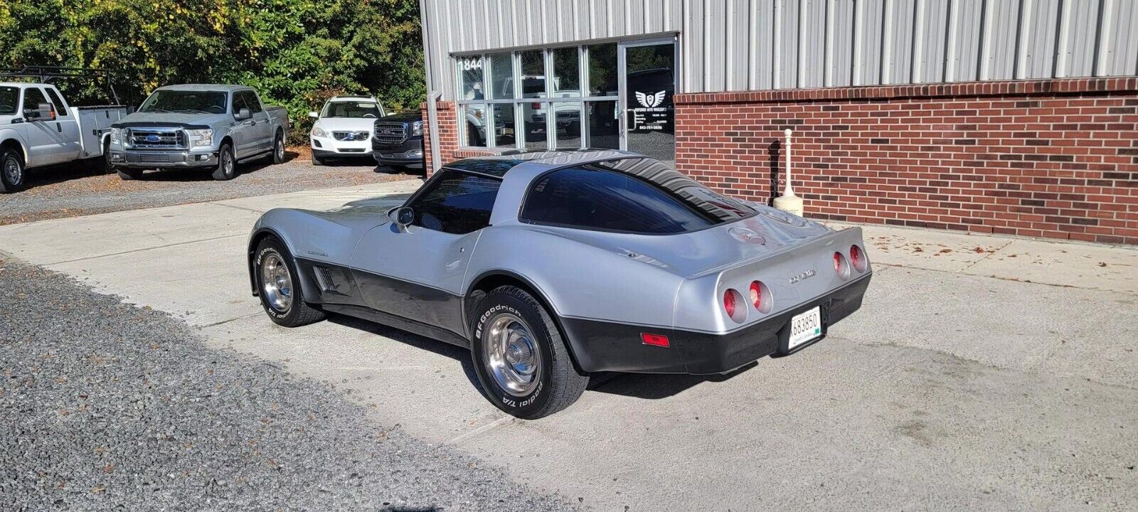 Chevrolet-Corvette-Coupe-1982-2