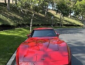 Chevrolet-Corvette-Coupe-1982-2