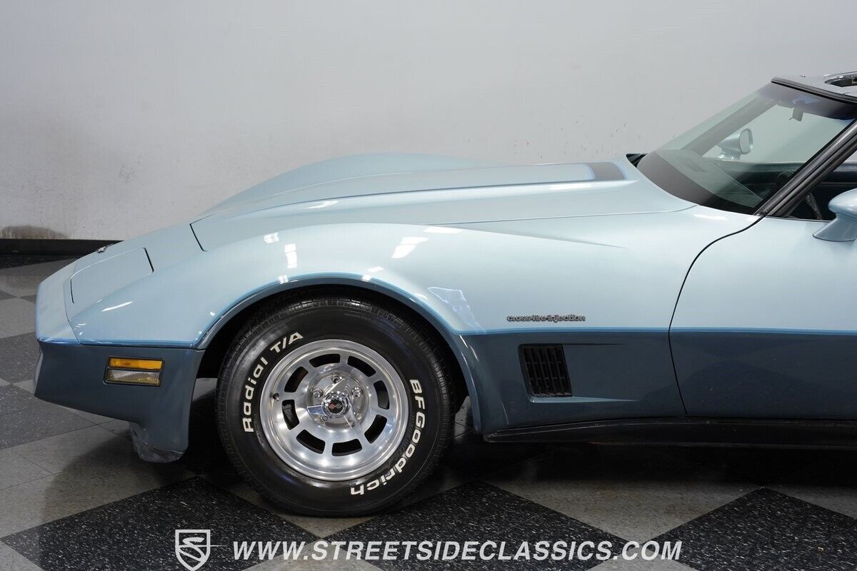 Chevrolet-Corvette-Coupe-1982-21