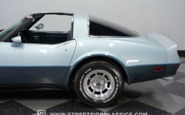 Chevrolet-Corvette-Coupe-1982-22