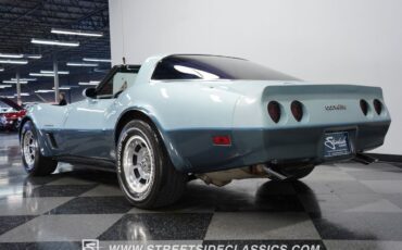 Chevrolet-Corvette-Coupe-1982-23