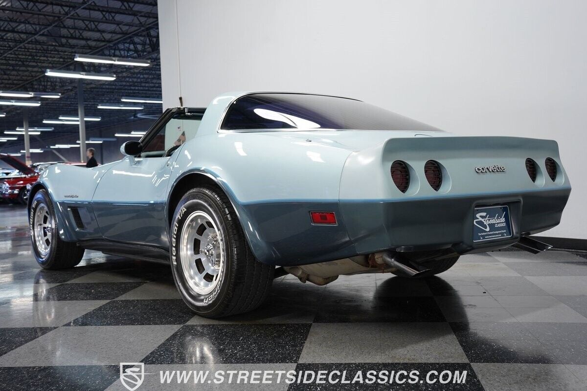 Chevrolet-Corvette-Coupe-1982-23