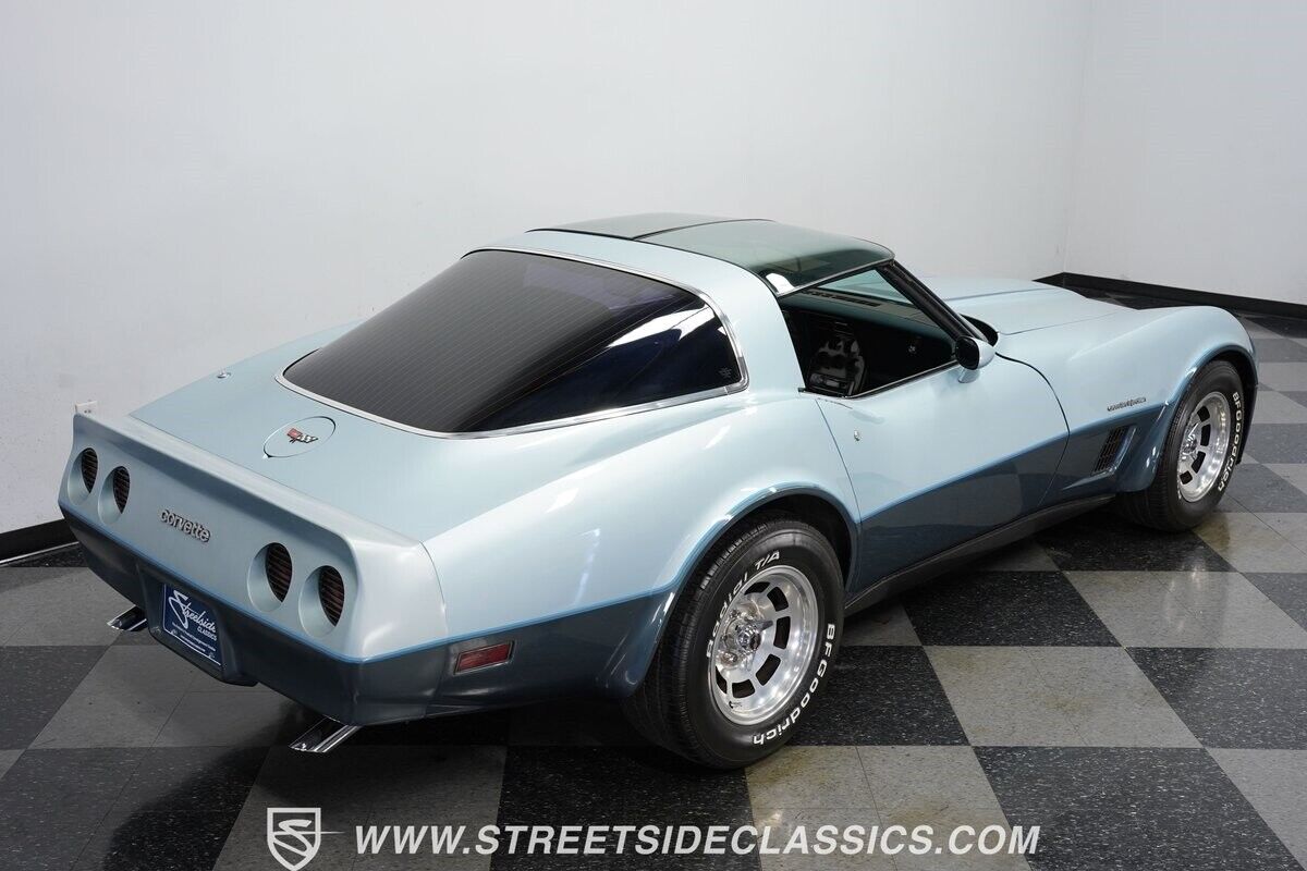 Chevrolet-Corvette-Coupe-1982-24