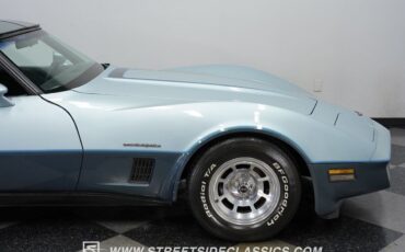 Chevrolet-Corvette-Coupe-1982-28