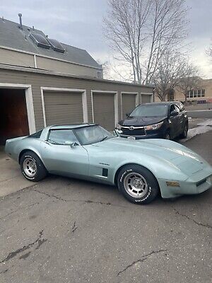 Chevrolet-Corvette-Coupe-1982-3