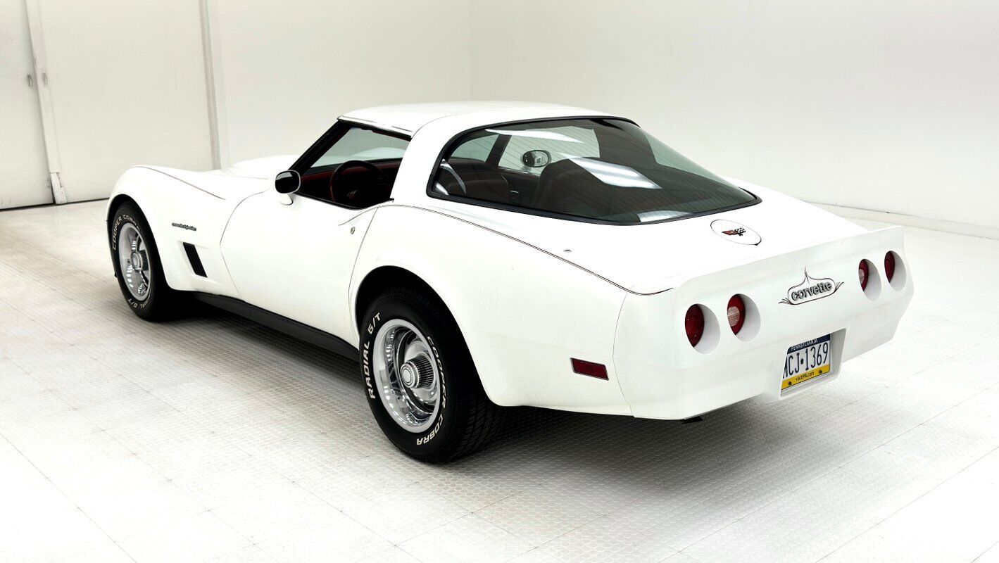 Chevrolet-Corvette-Coupe-1982-3