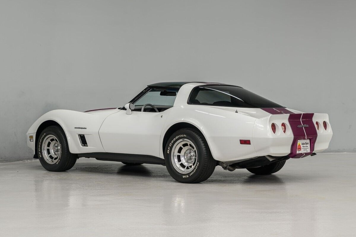 Chevrolet-Corvette-Coupe-1982-3