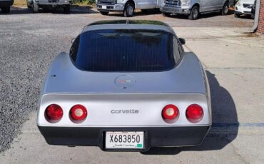 Chevrolet-Corvette-Coupe-1982-3