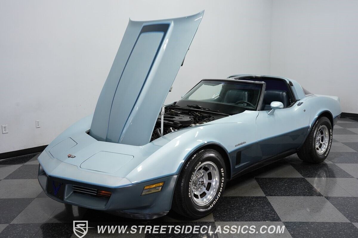 Chevrolet-Corvette-Coupe-1982-30