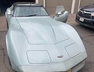 Chevrolet-Corvette-Coupe-1982-4