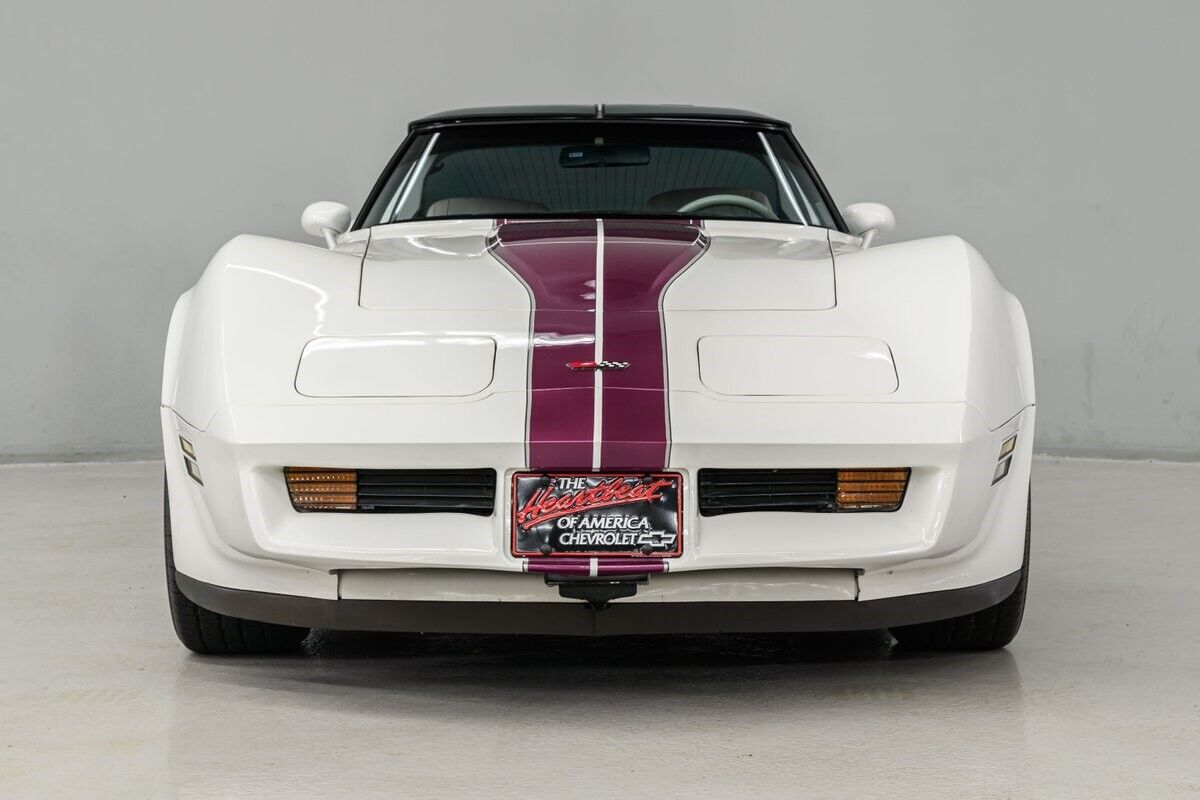 Chevrolet-Corvette-Coupe-1982-4